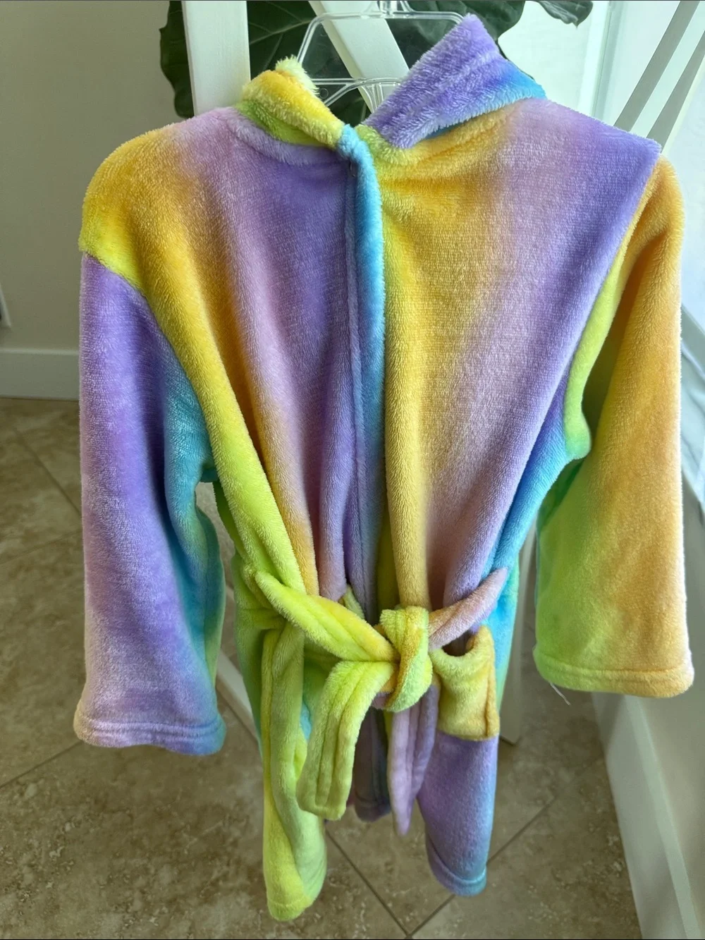 Amazon Kids Rainbow Unicorn Hooded Robe in size 130. (5/6 kids)
